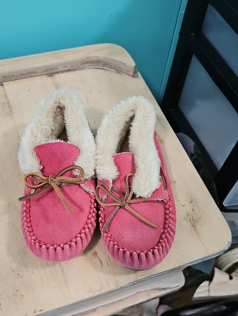 Kids Size 3 Pink Faux-Suede Minne- Tonka Moccasin indoor/outdoor Plush Lining